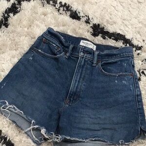 Abercrombie & Fitch The 4” Mom Short